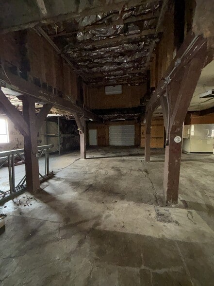 More Photos Of 2290-2294 Scranton Rd, Cleveland Warehouse For Lease