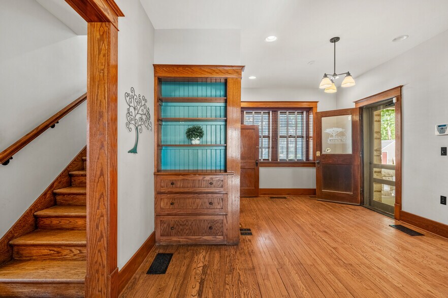 More Photos Of 720 Poyntz Ave, Manhattan Office For Sale