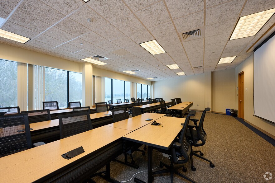 More Photos Of 1 Redcom Ctr, Victor Medical For Lease