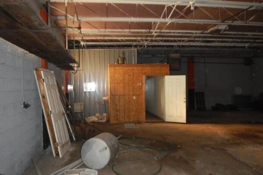 More Photos Of 4225 East St, Akron Office For Sale