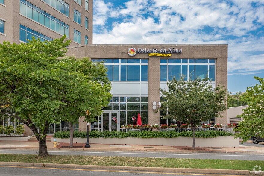 More Photos Of 2900 S Quincy St, Arlington Office For Sale