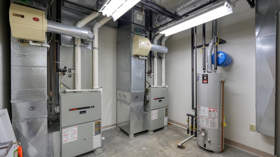 More Photos Of 2050 E Wheeling Ave, Cambridge Office For Lease