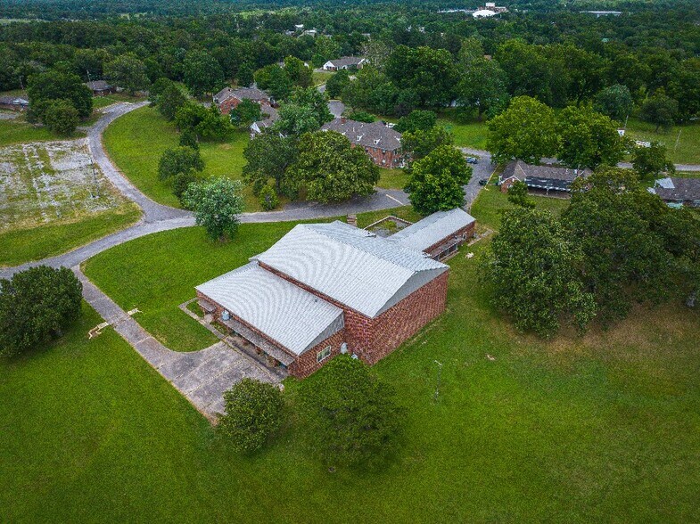 More Photos Of 7 Mathis Park Dr, Tahlequah Dormitory For Sale