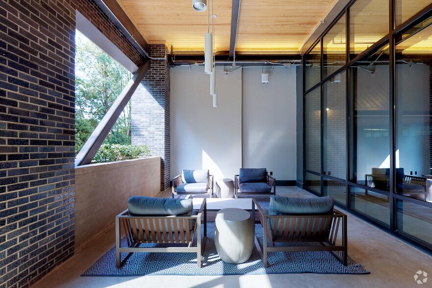 More Photos Of 1213 W Morehead St, Charlotte Coworking Space