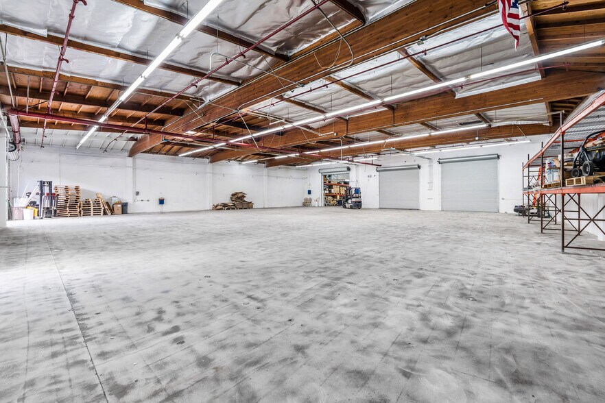 More Photos Of 19603 Figueroa St, Carson Warehouse For Lease