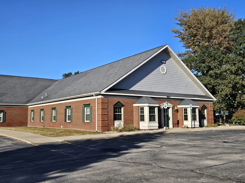 More Photos Of 4700 Mcleod Dr E, Saginaw Medical For Lease