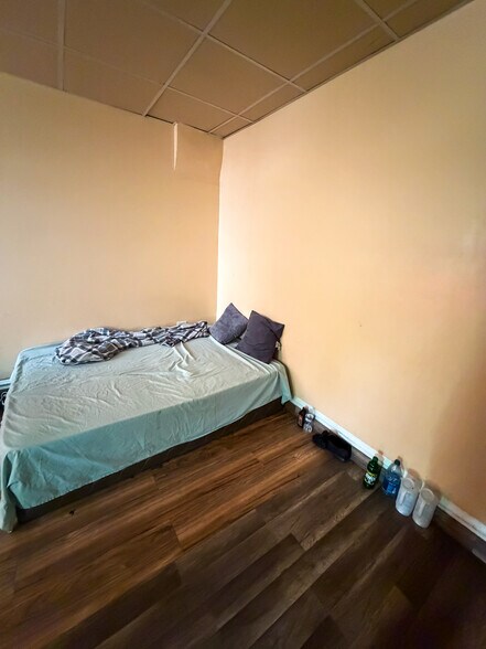 More Photos Of 3935 S Kedzie Ave, Chicago Storefront Retail Residential For Sale