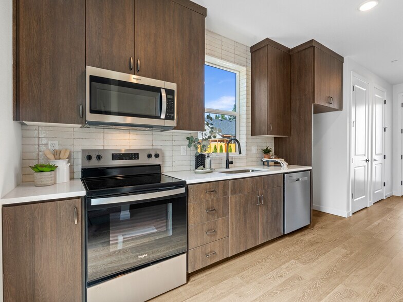 More Photos Of 3246 115th Ave, Portland Multifamily For Sale