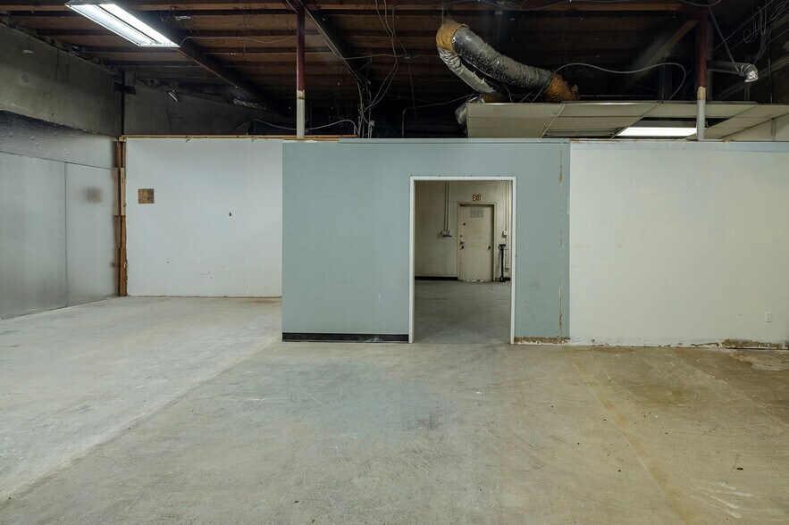 More Photos Of 1201-1215 E Warner Ave, Santa Ana Light Manufacturing For Sale