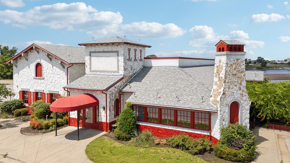 More Photos Of 9718 S Riverside Pky, Tulsa Restaurant For Sale