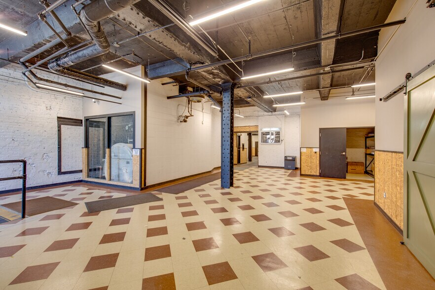 More Photos Of 1821 W Hubbard St, Chicago Loft Creative Space For Lease