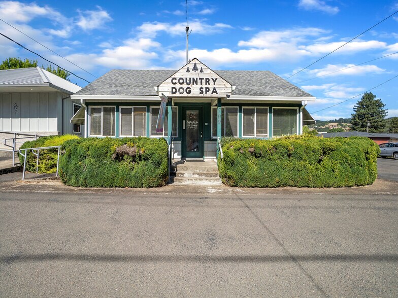 More Photos Of 711 W Main St, Sheridan Veterinarian Kennel For Sale