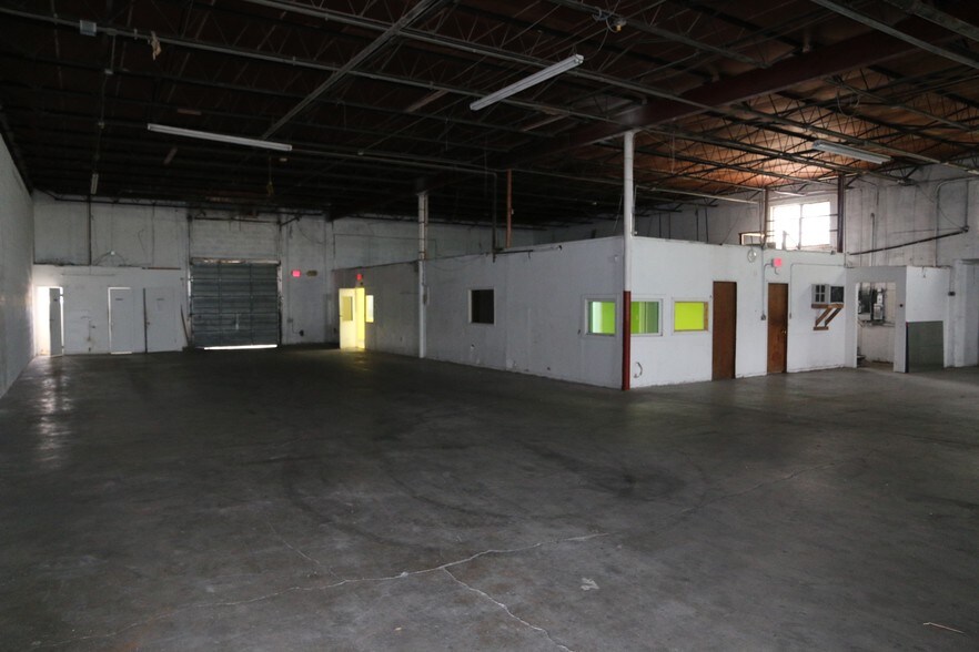 More Photos Of 3121-3171 E 11th Ave, Hialeah Warehouse For Lease