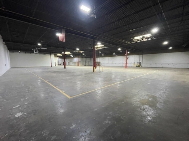 More Photos Of 1175 Central Ave, University Park Manufacturing For Lease