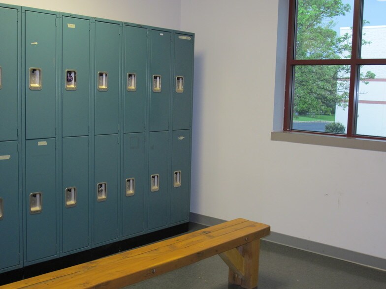 More Photos Of 1828 Freedom Rd, Lancaster Warehouse For Lease