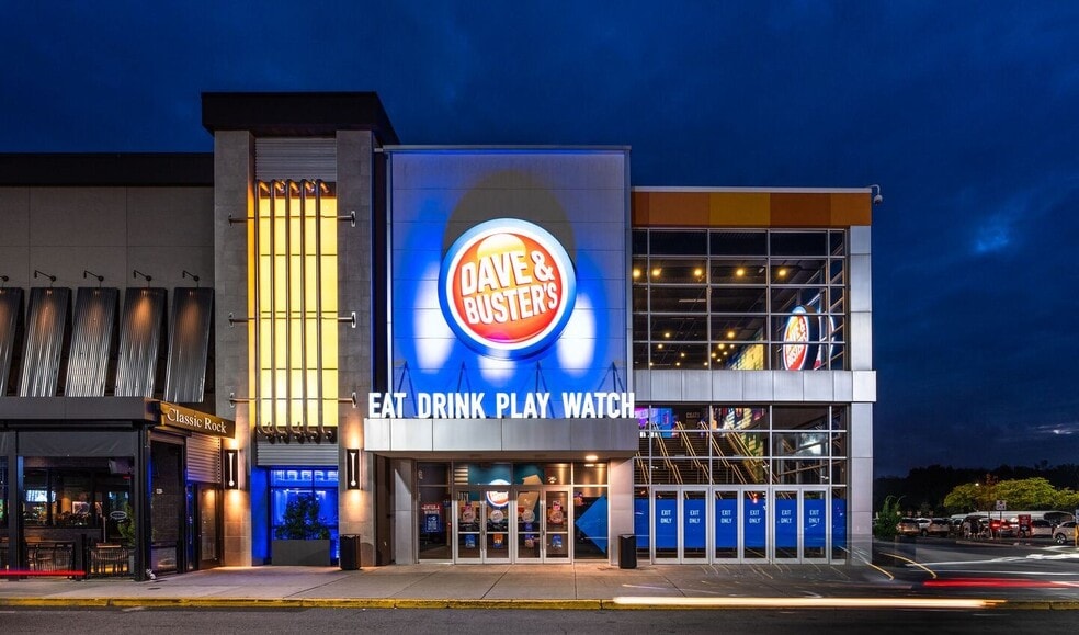 More Photos Of 1400 Willowbrook Mall, Wayne Unknown For Lease