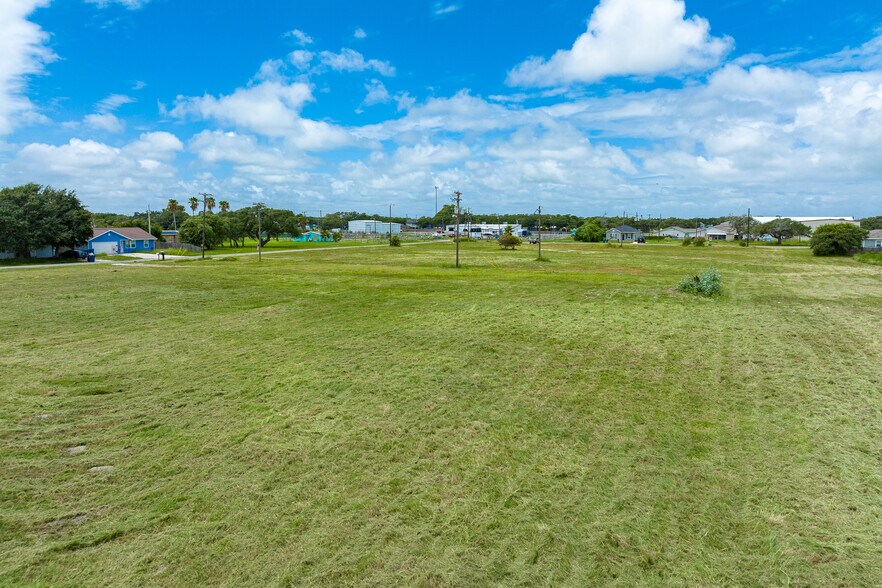 More Photos Of 1004 S Young St, Rockport Land For Sale
