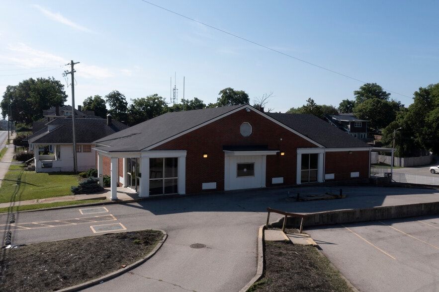 More Photos Of 308 W Lexington Ave, Winchester Office For Sale