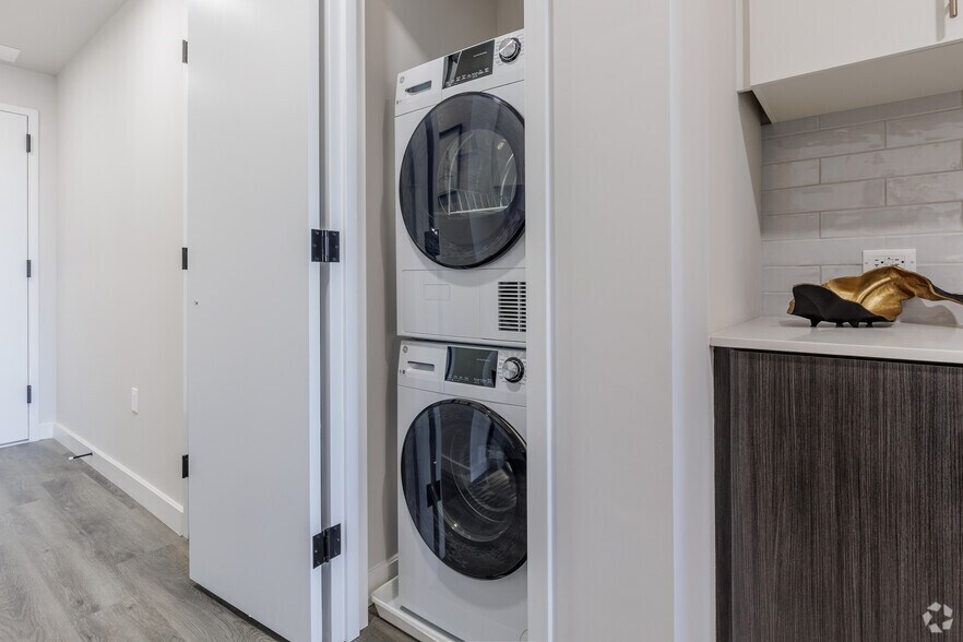 More Photos Of 413 Summit Ave, Jersey City Apartments For Sale