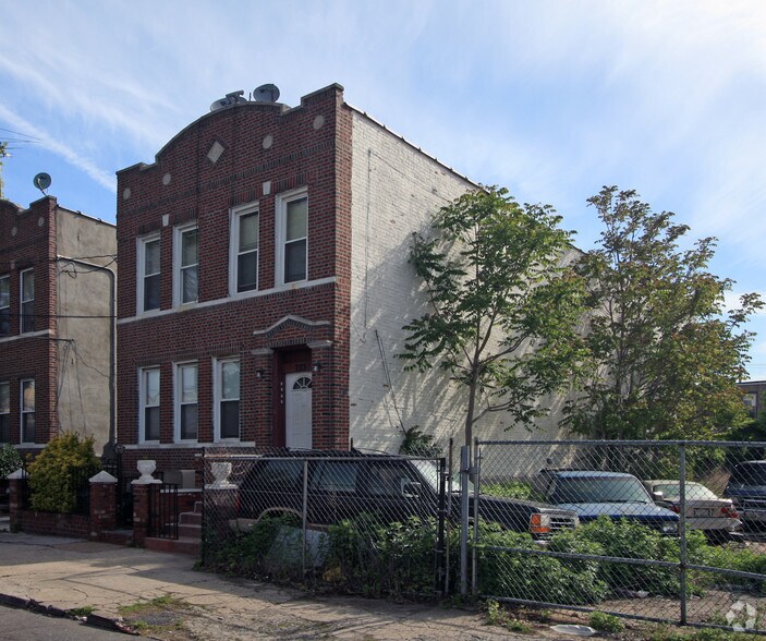 More Photos Of 733 Hinsdale St, Brooklyn Apartments For Sale