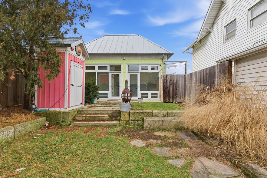 More Photos Of 20 N Mulberry St, Mansfield Office For Sale