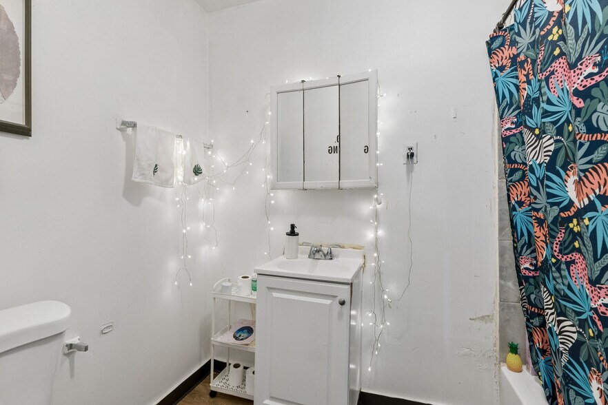 More Photos Of 2135 W Armitage Ave, Chicago Apartments For Sale