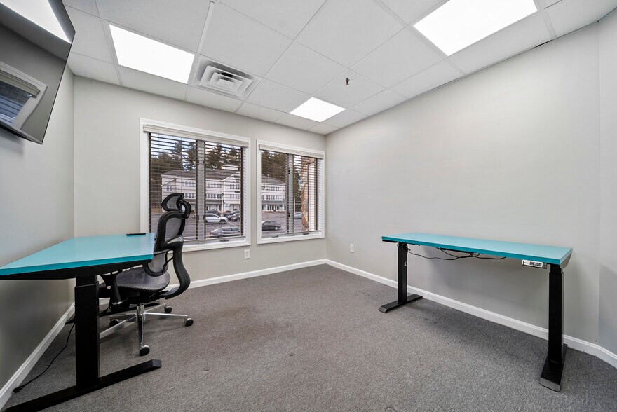 More Photos Of 75 Gilcreast Rd, Londonderry Office For Sale