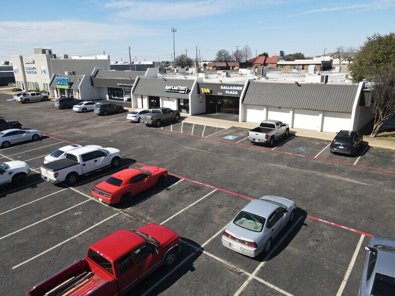 More Photos Of 809 Gallagher Dr, Sherman General Retail For Sale