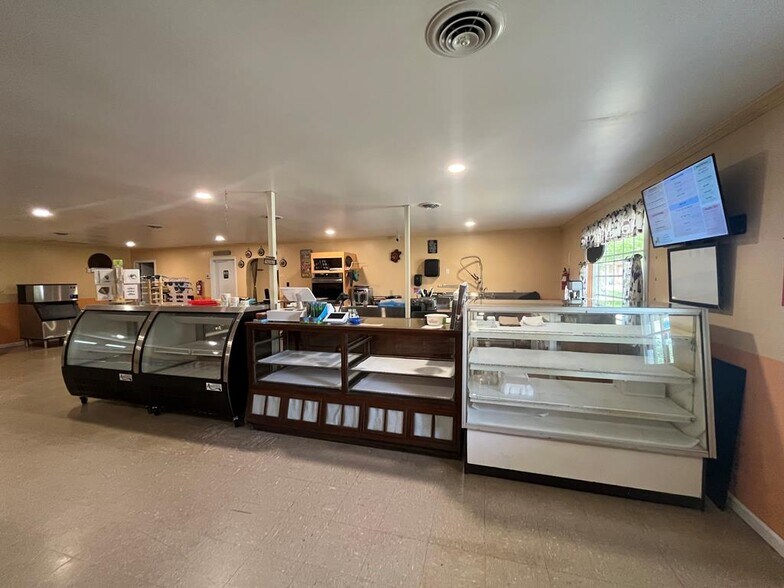 More Photos Of 6026 Occohannock Neck Rd, Exmore Convenience Store For Sale