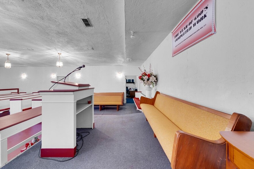 More Photos Of 323 M L King, Macclenny Religious Facility For Sale