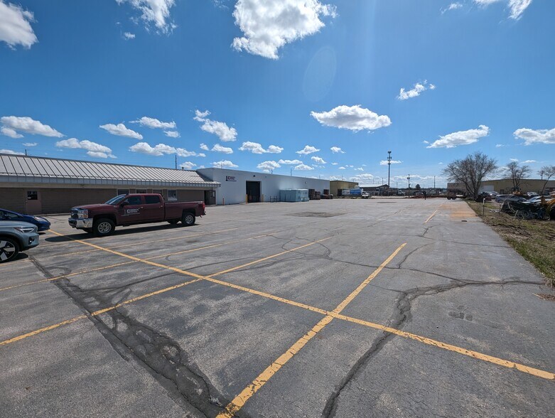 More Photos Of 2325 Sybrant Rd, Traverse City Warehouse For Lease