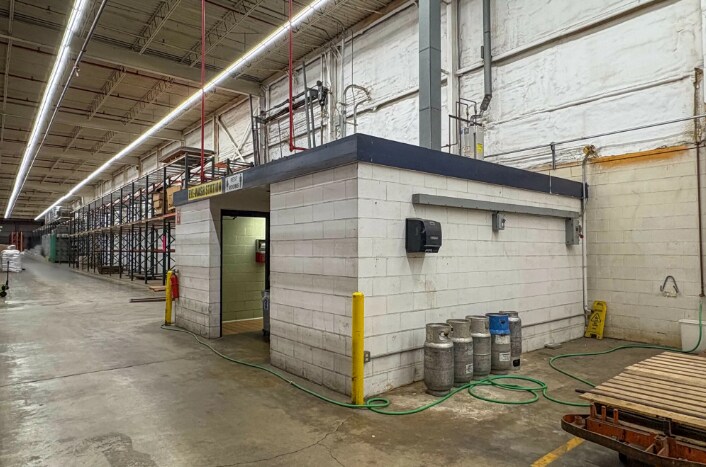 More Photos Of 2415 3rd Ave, Mankato Distribution For Lease