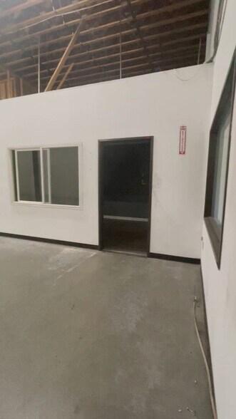 More Photos Of 937 S Alameda St, Los Angeles Warehouse For Lease