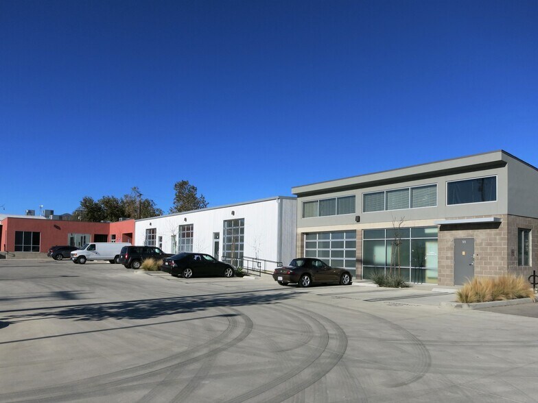 More Photos Of 1621 1st St, San Fernando Flex For Lease