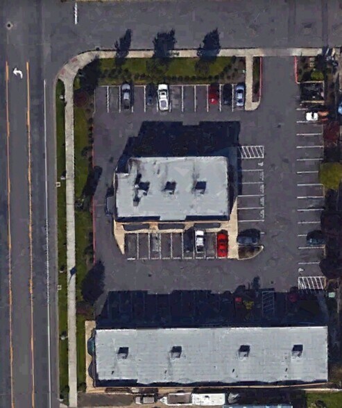 More Photos Of 601-617 Clay St E, Monmouth Unknown For Lease