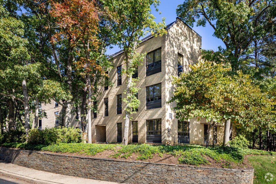 More Photos Of 1900 N Beauregard St, Alexandria Unknown For Sale