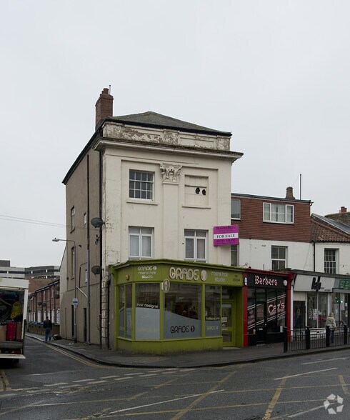 More Photos Of 37 Castle Rd, Scarborough Storefront For Lease