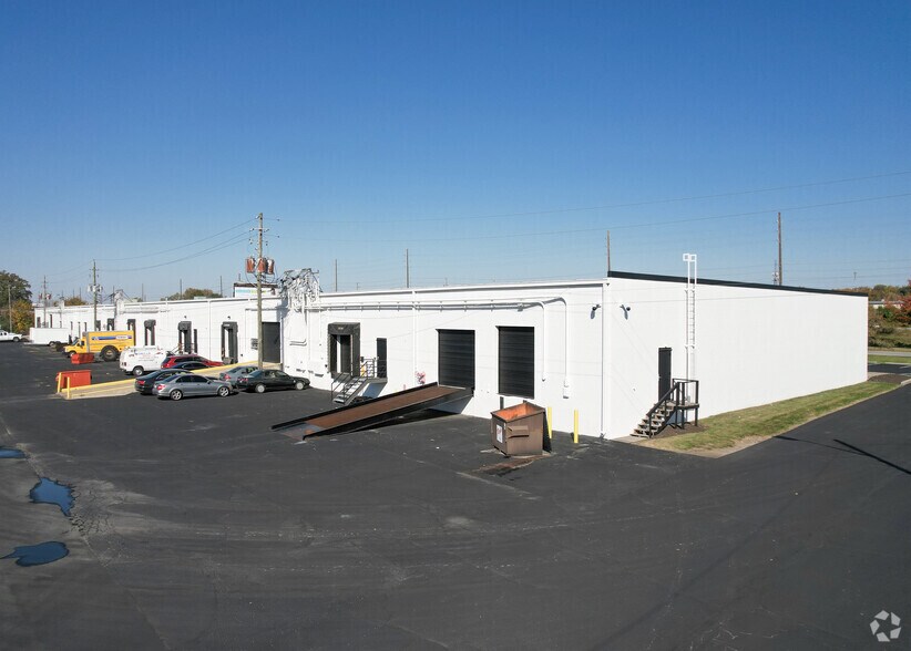 More Photos Of 5303-5331 W 86th St, Indianapolis Unknown For Lease