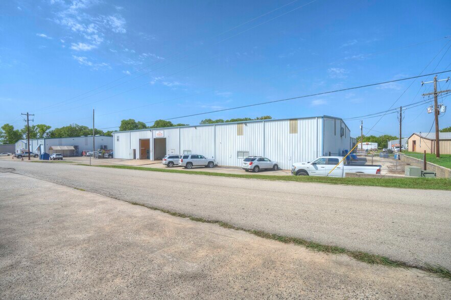 More Photos Of 11578 Airway Blvd, Roanoke Warehouse For Sale