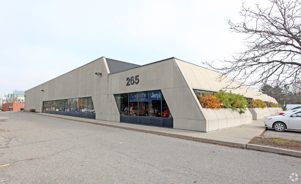 More Photos Of 235-265 Hood Rd, Markham Warehouse For Lease