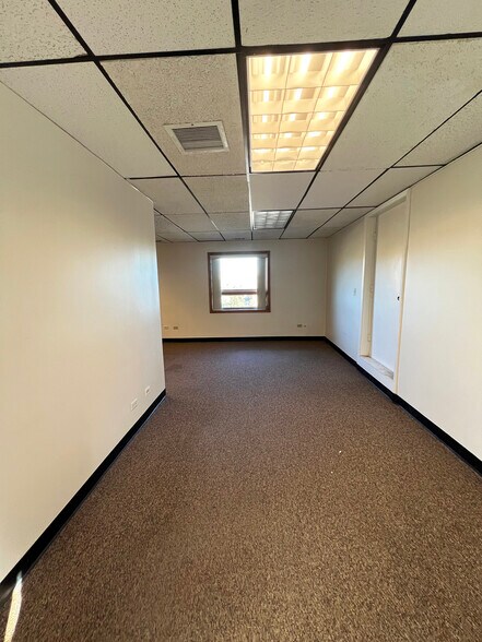 More Photos Of 329-335 Irving Park Rd, Roselle Office For Sale