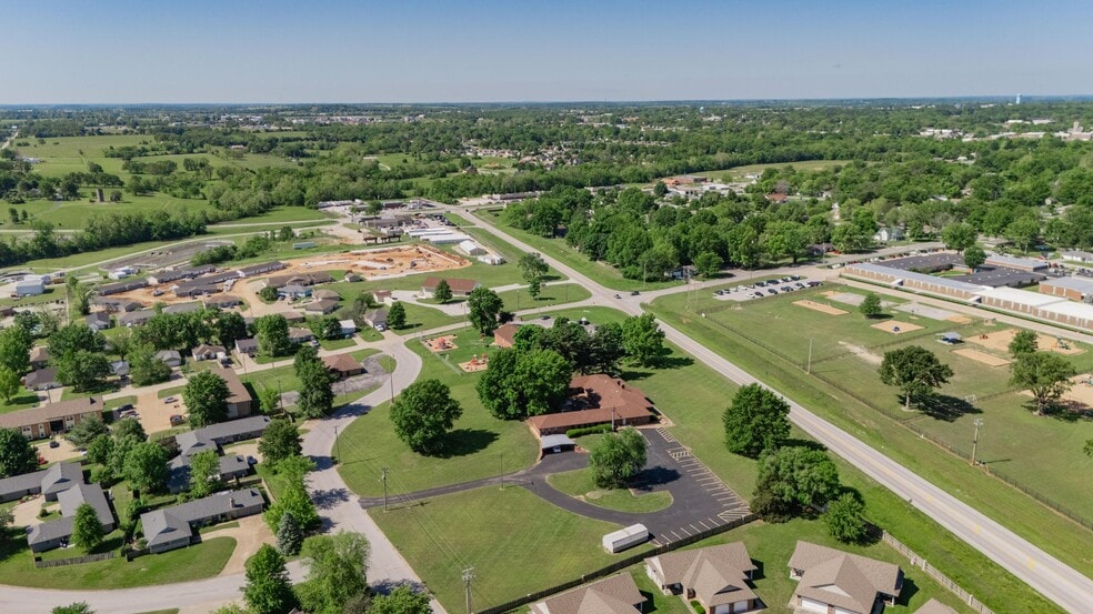 More Photos Of 807 N Briarwood Dr, Bolivar Assisted Living For Sale
