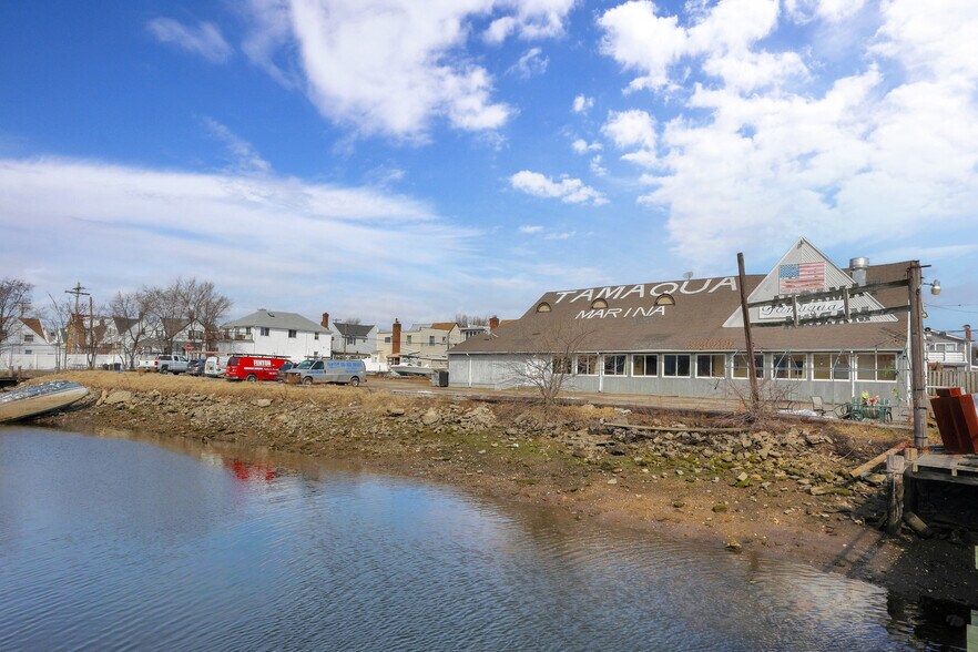 More Photos Of 82-84 Ebony Ct, Brooklyn Marina For Sale