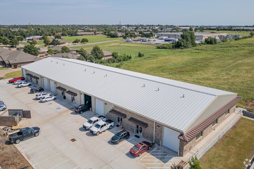 More Photos Of 611 Hundred Oaks Dr, Edmond Warehouse For Sale