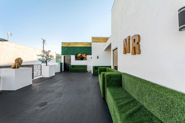 More Photos Of 4225 Crenshaw Blvd, Los Angeles Bar For Lease