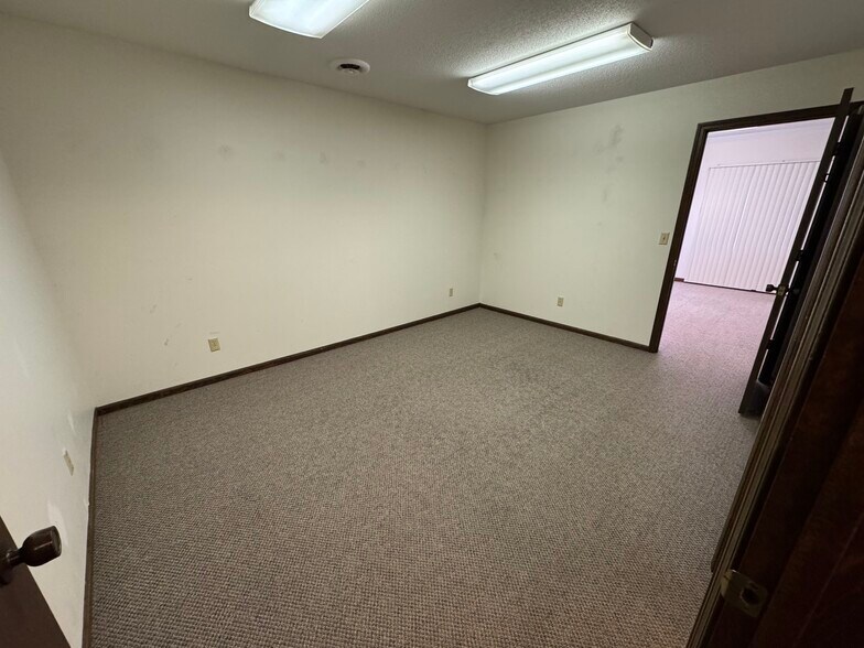 More Photos Of 3110 Mallard Cove Ln, Fort Wayne Office Residential For Lease