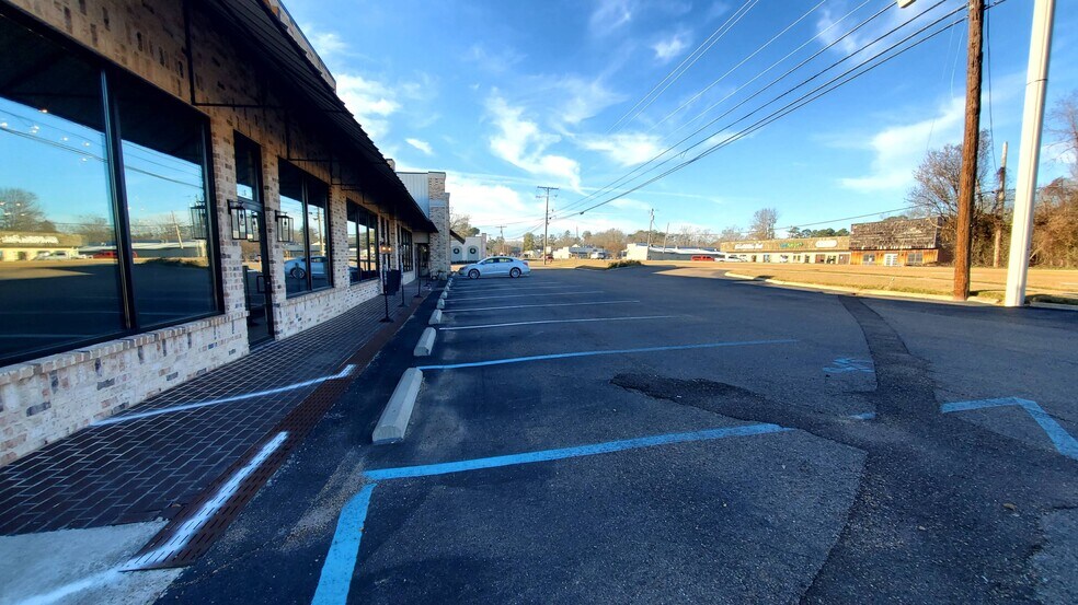 More Photos Of 610 Highway 51, Ridgeland Storefront For Lease