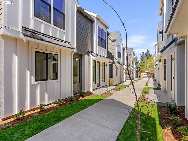 More Photos Of 6014 Mason St, Portland Multifamily For Sale