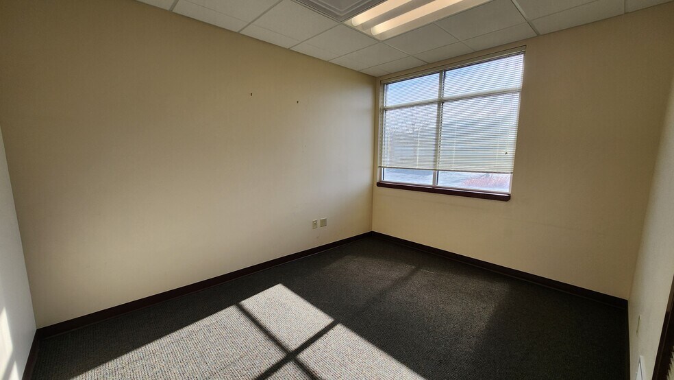 More Photos Of 370 N Meridian St, Blackfoot Office For Lease