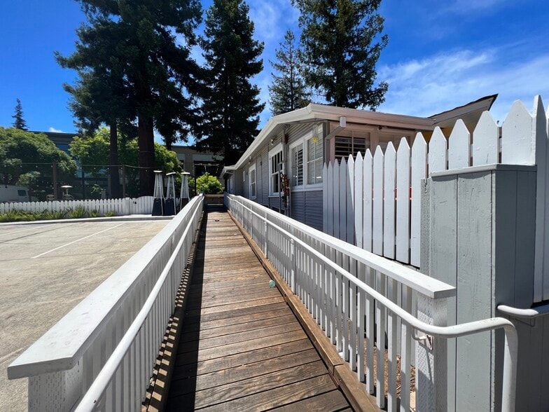 More Photos Of 145 1st St, Los Altos Restaurant For Lease